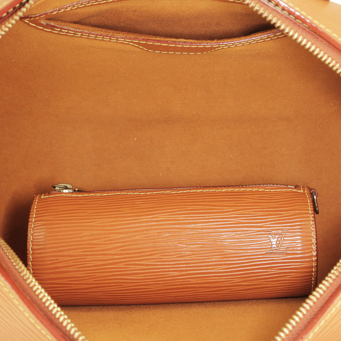 Sac à main Louis Vuitton Soufflot en cuir épi gold - Detail D2
