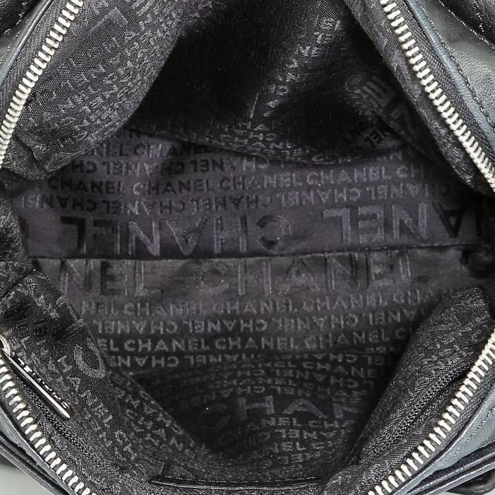 Chanel handbag in black leather - Detail D2