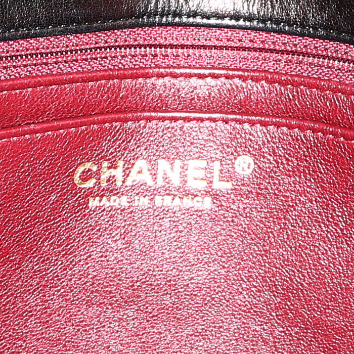 Sac bandoulière Chanel Timeless Jumbo en cuir matelassé noir - Detail D4