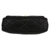 Bolso bandolera Chanel  19 en cuero acolchado negro - Detail D1 thumbnail