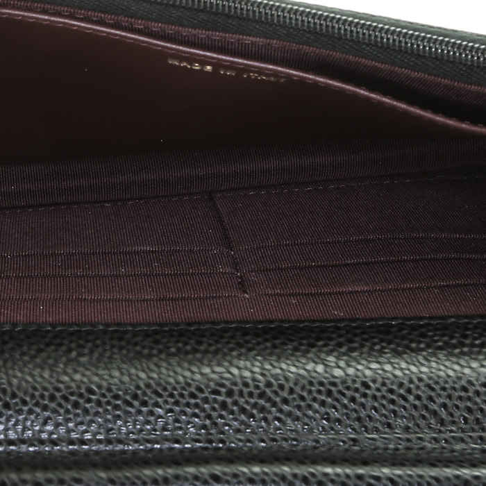 Chanel Wallet on Chain shoulder bag in black quilted grained leather - Detail D2