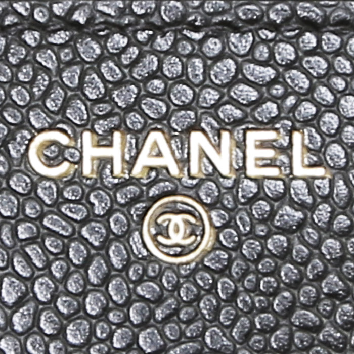 Bolso bandolera Chanel Wallet on Chain en cuero granulado acolchado negro - Detail D3
