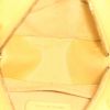 Minaudière Chanel Round on Earth en cuir matelassé jaune - Detail D2 thumbnail