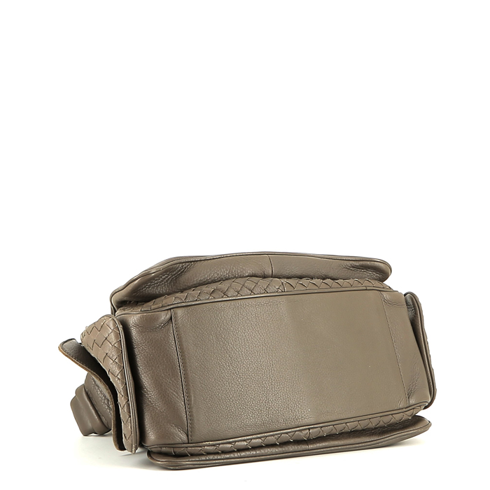 Bottega Veneta   handbag  in taupe grained leather - Detail D4