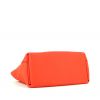 Sac bandoulière Hermès 24/24 en cuir togo orange - Detail D5 thumbnail