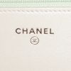Borsa/pochette Chanel Wallet on Chain in pelle iridescente trapuntata verde Mandorla - Detail D3 thumbnail