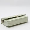 Bolso/bolsito Chanel Wallet on Chain en cuero irisado acolchado  verde Almendra - Detail D4 thumbnail