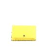 Sac/pochette Chanel Wallet on Chain en cuir matelassé jaune - 360 thumbnail
