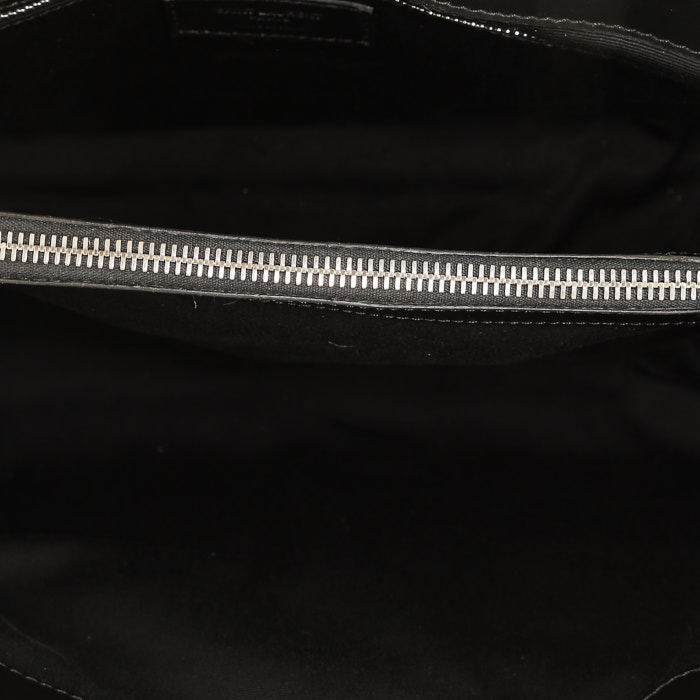 Bolso bandolera Saint Laurent Loulou modelo mediano en cuero acolchado con motivos de espigas negro - Detail D3