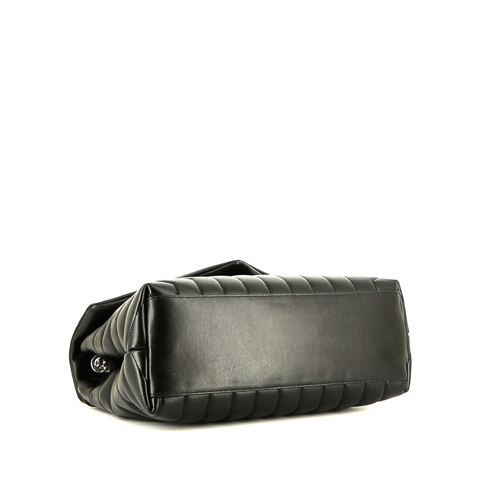 Bolso bandolera Saint Laurent Loulou modelo mediano en cuero acolchado con motivos de espigas negro - Detail D5