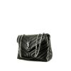 Bolso bandolera Saint Laurent  Loulou modelo mediano  en cuero acolchado con motivos de espigas negro - 00pp thumbnail