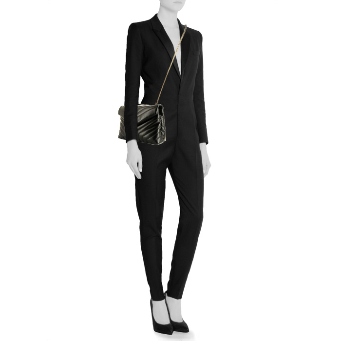 Saint Laurent Loulou medium model shoulder bag in black chevron quilted leather - Detail D2