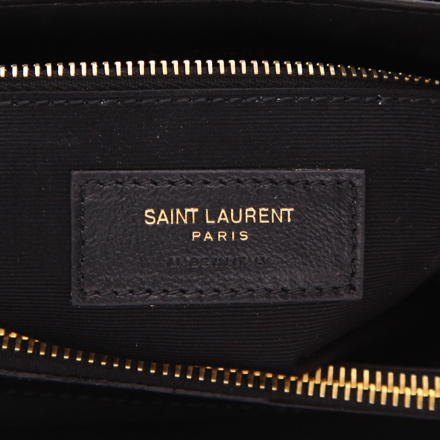 Bolso bandolera Saint Laurent Loulou modelo mediano en cuero acolchado con motivos de espigas negro - Detail D2