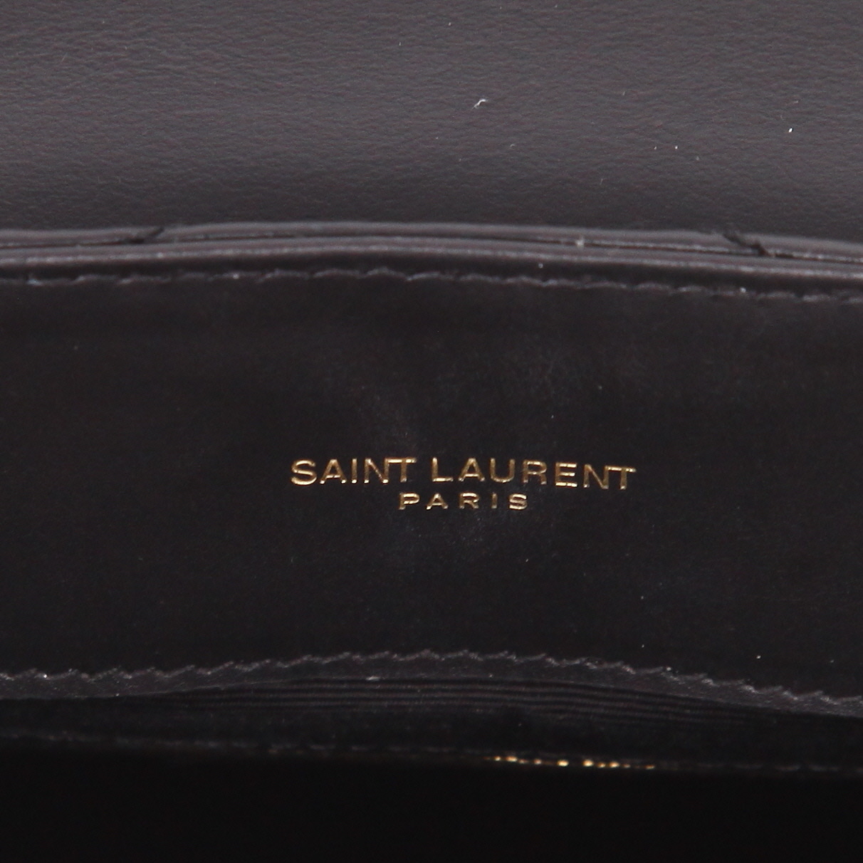 Sac bandoulière Saint Laurent  Loulou moyen modèle  en cuir matelassé chevrons noir - Detail D2