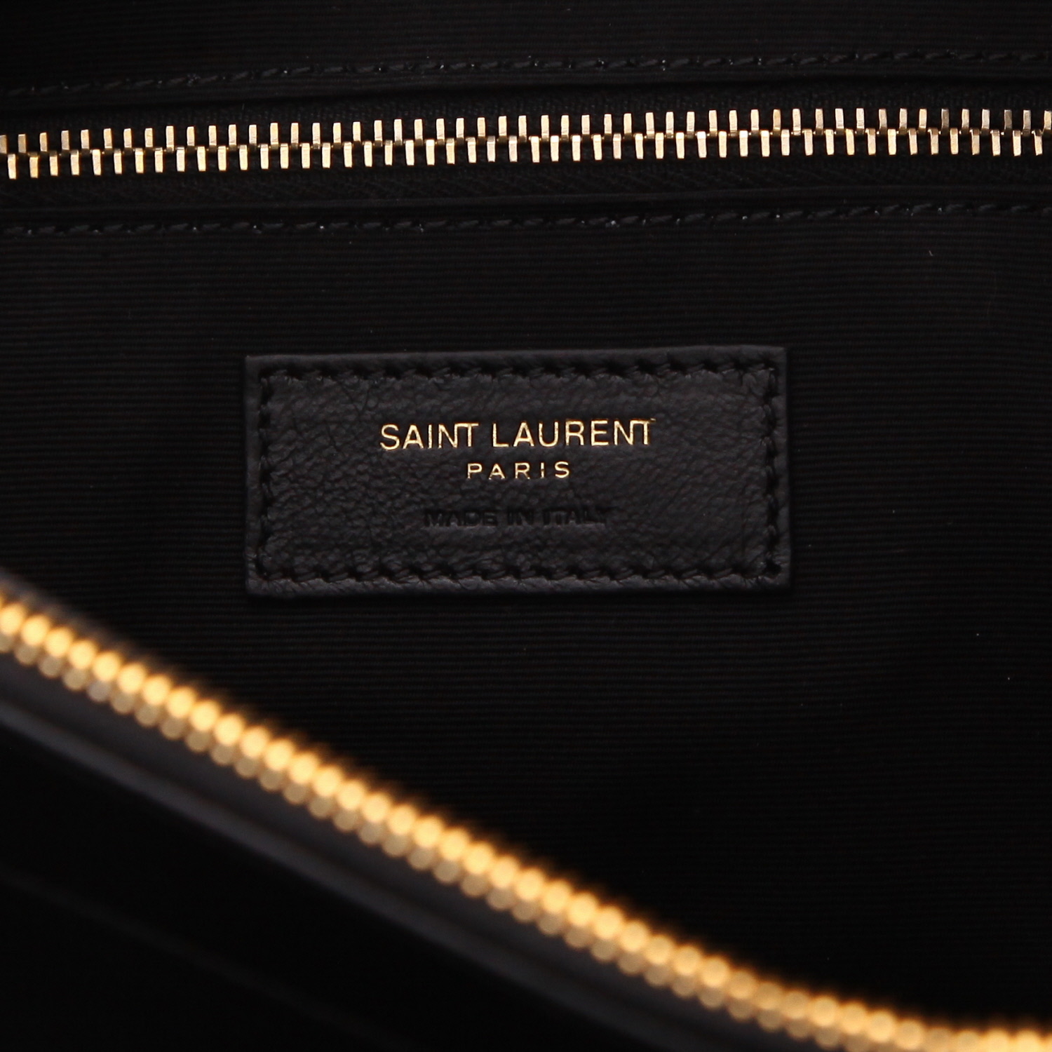 Bolso bandolera Saint Laurent Loulou modelo mediano en cuero acolchado con motivos de espigas negro - Detail D2
