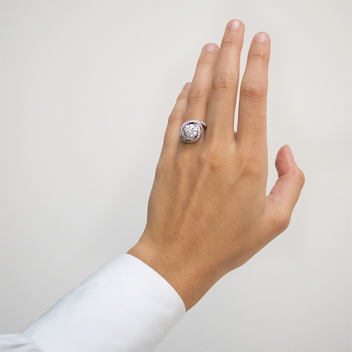 Bague Cartier Trinity Ruban en platine et diamant central 2,29ct - Detail D2