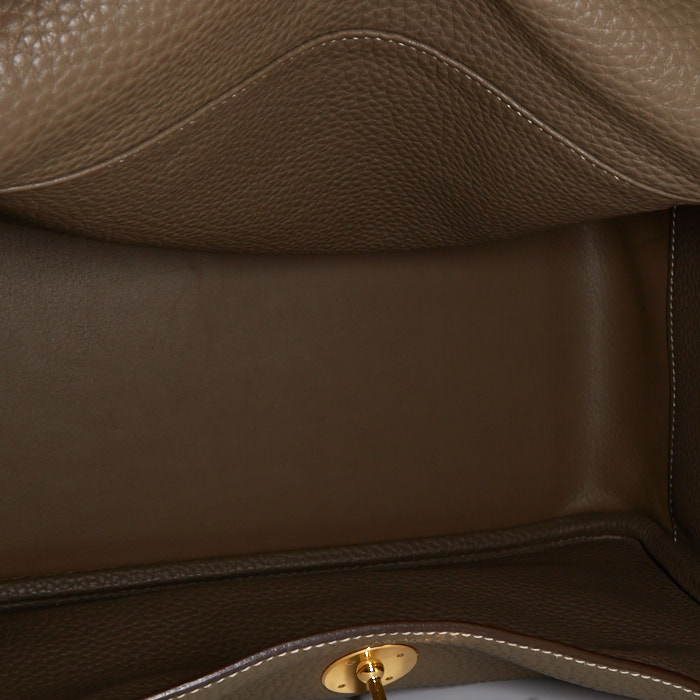 Bolso de mano Hermès Lindy 30 cm en cuero togo marrón etoupe - Detail D2