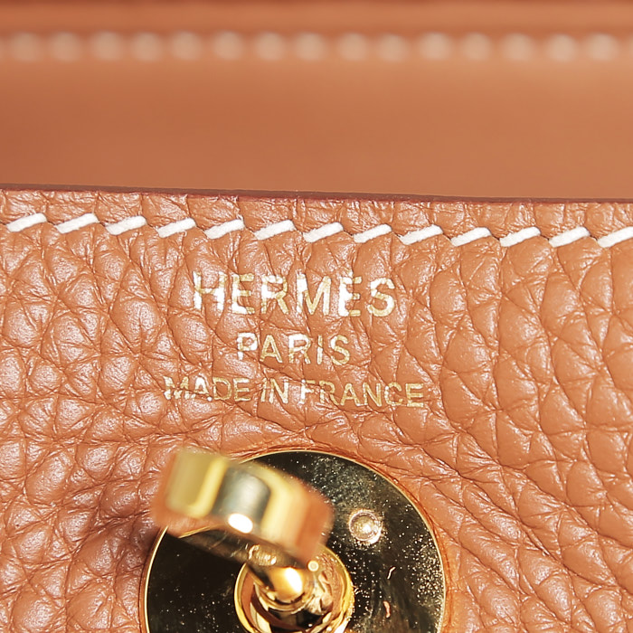 Bolso bandolera Hermès Lindy mini  en cuero togo color oro - Detail D3