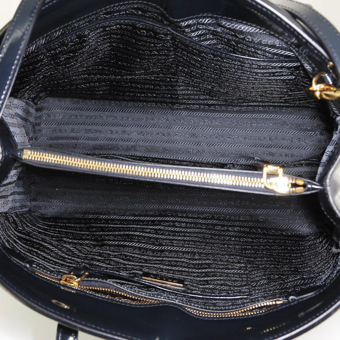 Bolso Cabás Prada en charol azul marino - Detail D3