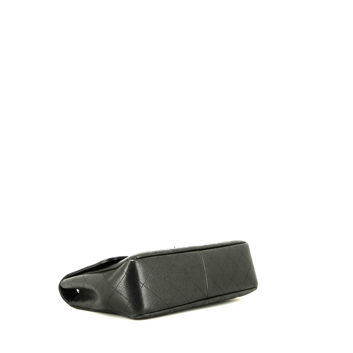 Bolso bandolera Chanel Timeless jumbo en cuero granulado acolchado negro - Detail D5