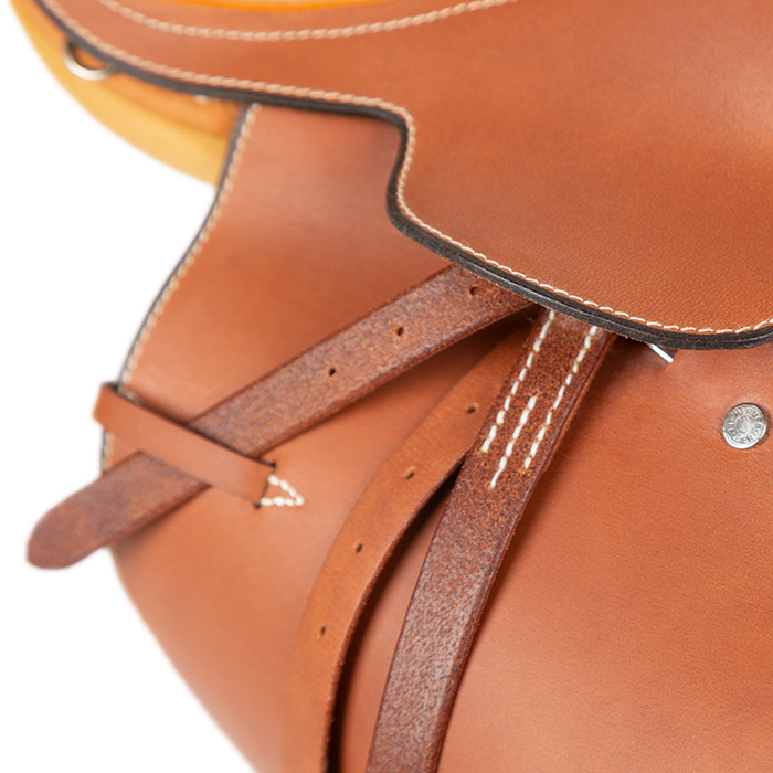 Hermès, Exceptionnelle mini Selle "Cavale", en cuir de veau swift surpiqué et veau doblis, avec son socle, signée et numérotée, de 2017 - Detail D3