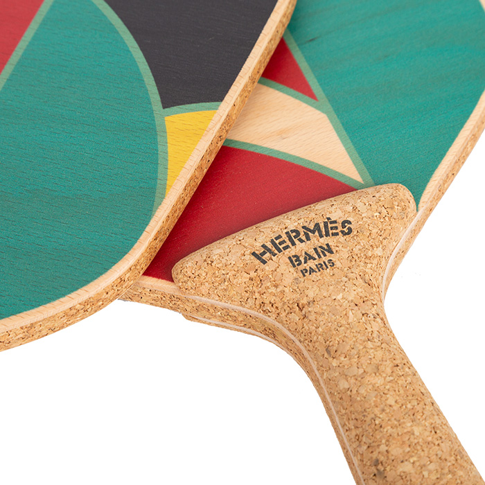 Hermès, Raquettes de plage, en bois et liège, signées, des années 2020 - Detail D1