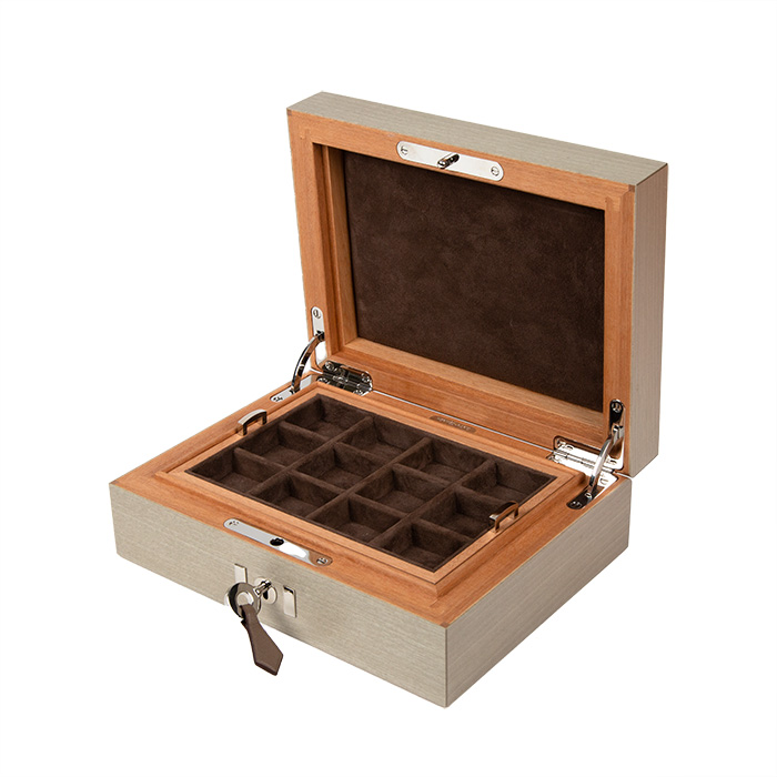 Hermès, Jewelry box, in wood, leather and suede leather, signed, of 2017 - Detail D1