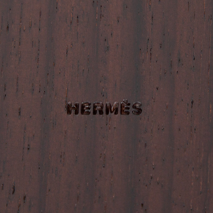 Hermès, Grande boîte carrée en bois de palissandre, à décor sculpté du symbole Hermès, signée, de 2015 - Detail D3