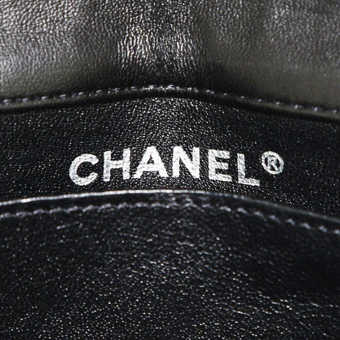 Chanel  Mini Timeless shoulder bag  in black quilted leather - Detail D3