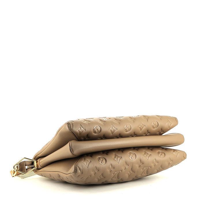 Sac bandoulière Louis Vuitton  Coussin moyen modèle  en cuir monogram taupe - Detail D5