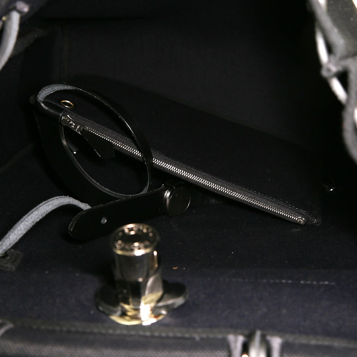 Hermès  Herbag backpack  in black canvas  and black leather - Detail D2