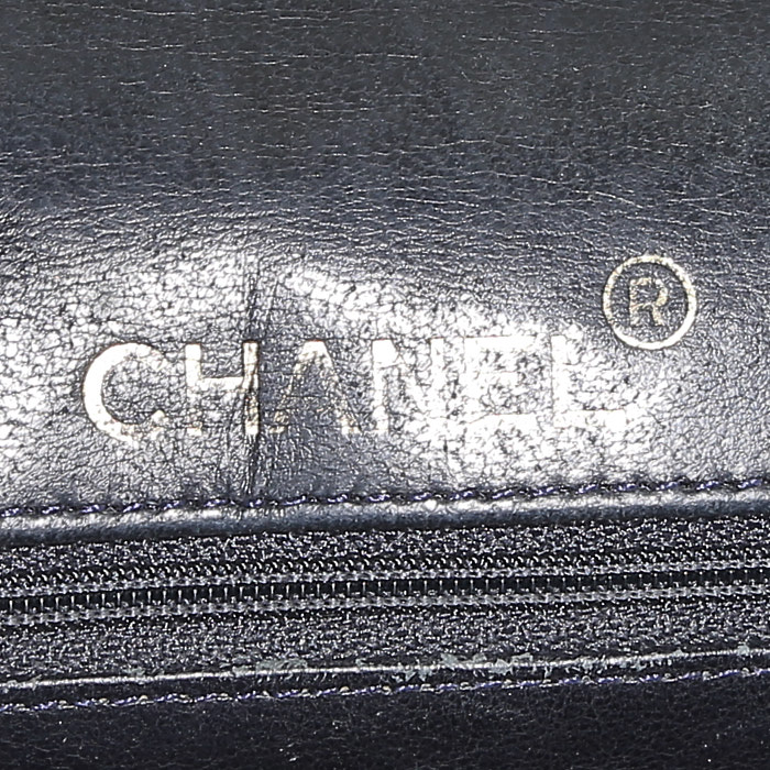 Chanel  Mini Timeless shoulder bag  in navy blue quilted leather - Detail D3