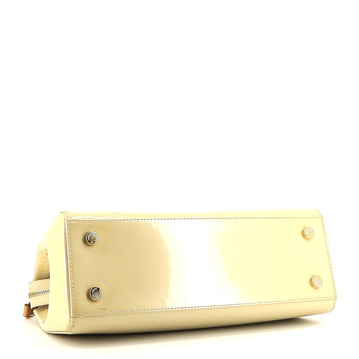 Sac à main Louis Vuitton Brea en cuir verni crème et cuir naturel - Detail D5
