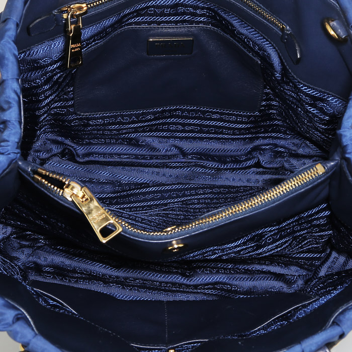 Prada Gaufre shoulder bag  in royal blue quilted canvas  and royal blue leather - Detail D2