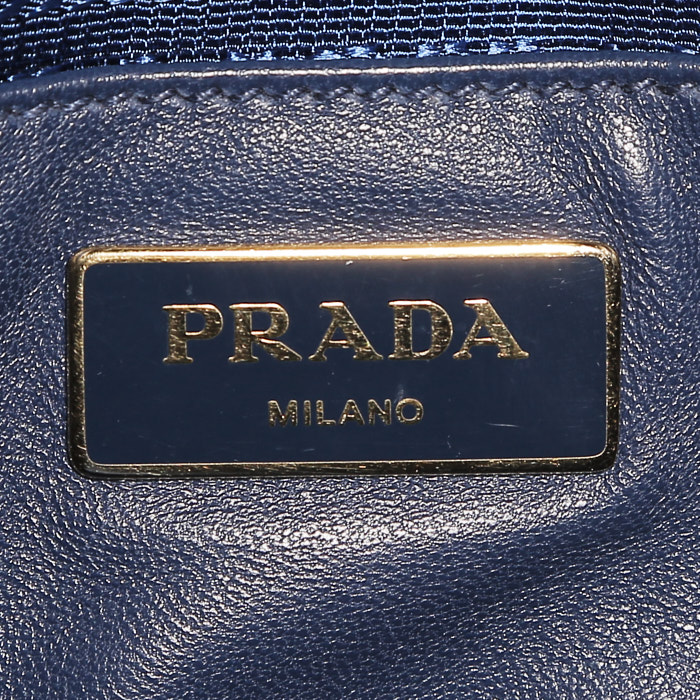 Borsa a tracolla Prada Gaufre in tela trapuntata blu reale e pelle blu reale - Detail D3