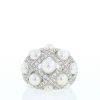 Anello Chanel Baroque modello grande in oro bianco,  perle e diamanti - 360 thumbnail