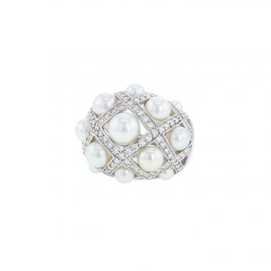 Sortija Chanel Baroque modelo grande en oro blanco,  perlas y diamantes