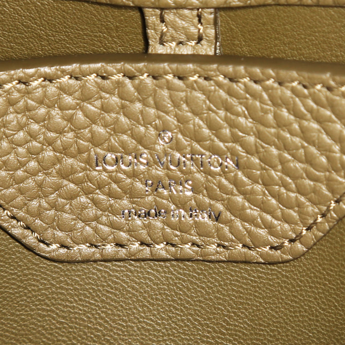 Sac à main Louis Vuitton  Capucines BB en cuir taurillon clémence vert-kaki - Detail D4