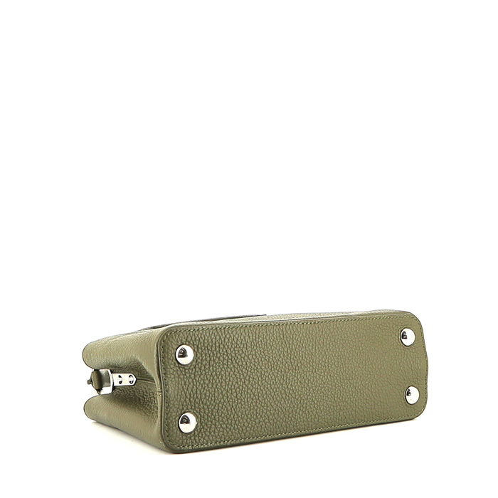 Louis Vuitton  Capucines BB handbag  in khaki leather taurillon clémence - Detail D5