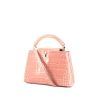 Bolso de mano Louis Vuitton Capucines en cocodrilo rosa - 00pp thumbnail