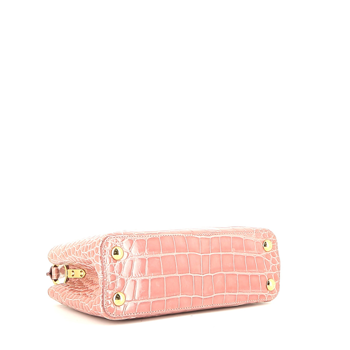 Sac à main Louis Vuitton Capucines en crocodile rose - Detail D5