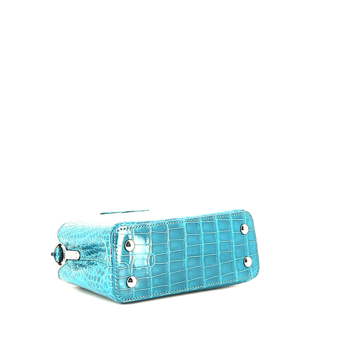 Louis Vuitton Capucines handbag  in blue crocodile - Detail D5