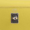 Hermès  Kelly 25 cm handbag  in yellow Lime epsom leather - Detail D2 thumbnail