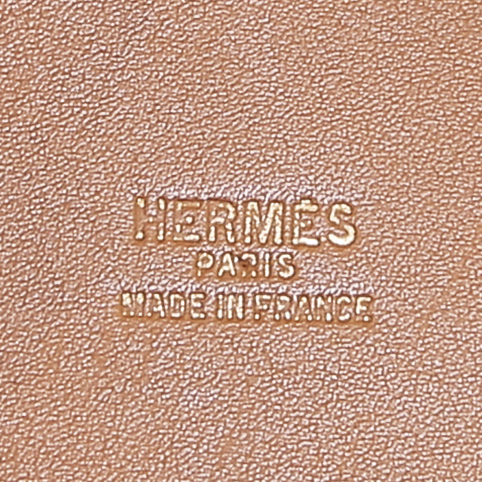Borsa a tracolla Hermès Mangeoire in pelle box gold - Detail D3