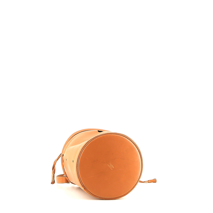 Bolso bandolera Hermès  Mangeoire en cuero box color oro - Detail D4