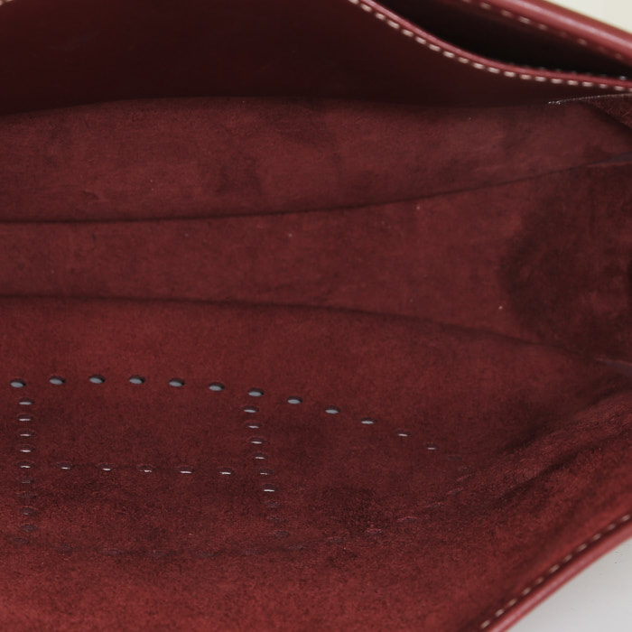 Sac bandoulière Hermès  Evelyne petit modèle  en cuir box bordeaux - Detail D2