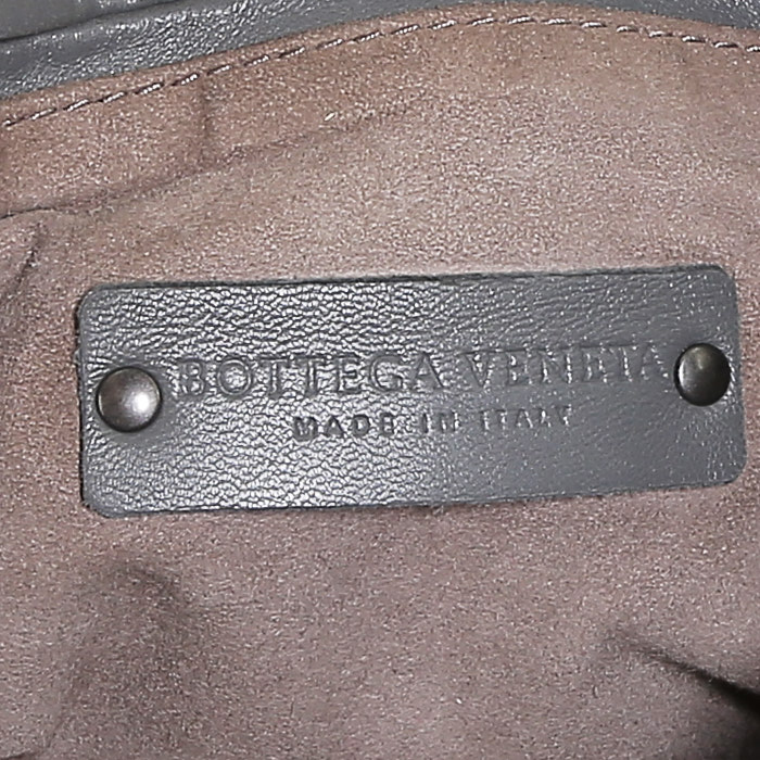 Sac bandoulière Bottega Veneta Nodini en cuir intrecciato gris - Detail D3