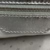 Bolso de mano Louis Vuitton Lockit modelo grande  en cuero plateado - Detail D3 thumbnail