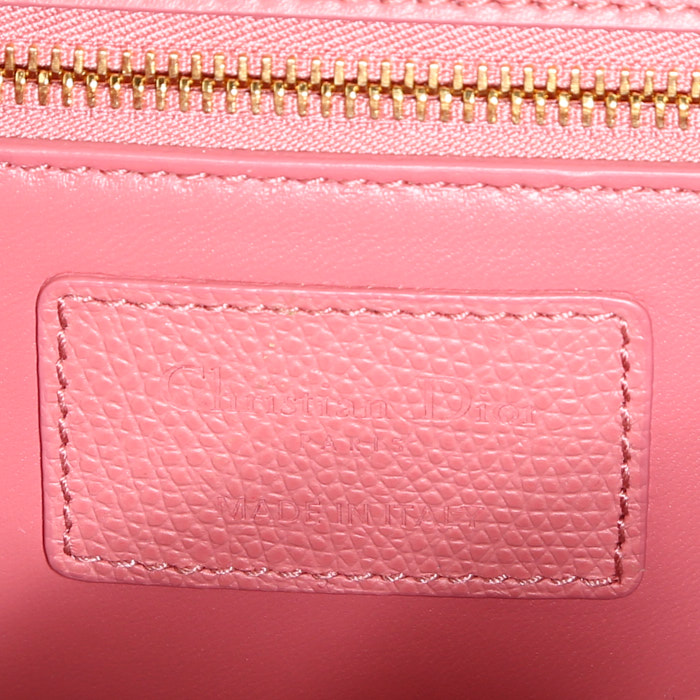 Bolso bandolera Dior  30 Montaigne en cuero granulado rosa - Detail D4