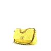 Borsa a tracolla Chanel 19 in tweed giallo - 00pp thumbnail